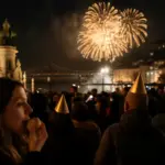 Perché il Capodanno a Lisbona è diverso dalle altre città? I rituali e lo spettacolo che pochi turisti conoscono